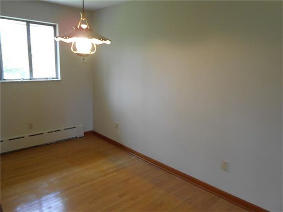 3rd image of 818 Jamison Ave