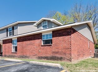 1236 N Iron Horse Dr, Fayetteville, AR 72703