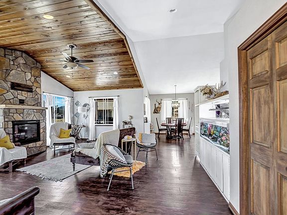 2nd image of 137 Minor Lake Cir