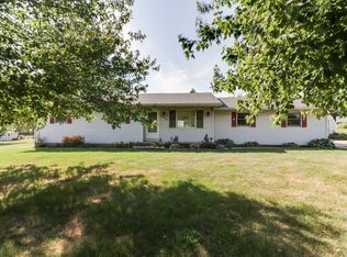 110 Countryside Dr, Le Roy, IL 61752