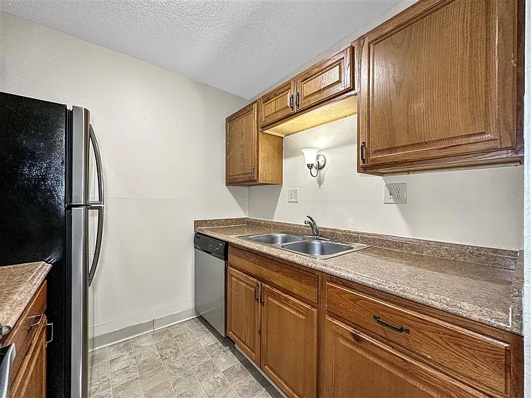 Park Forest Apartments — Photo 10