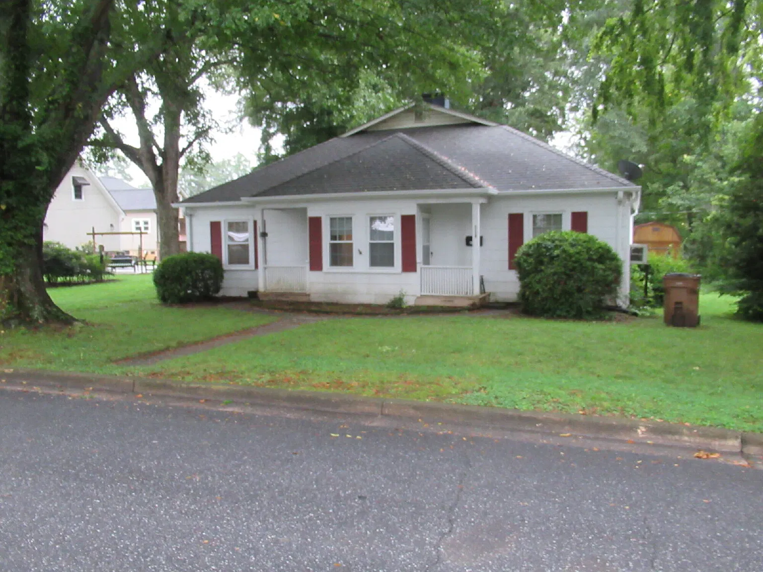 2 bed, 1.0 bath, 878 sqft, $1,250 — Photo 1