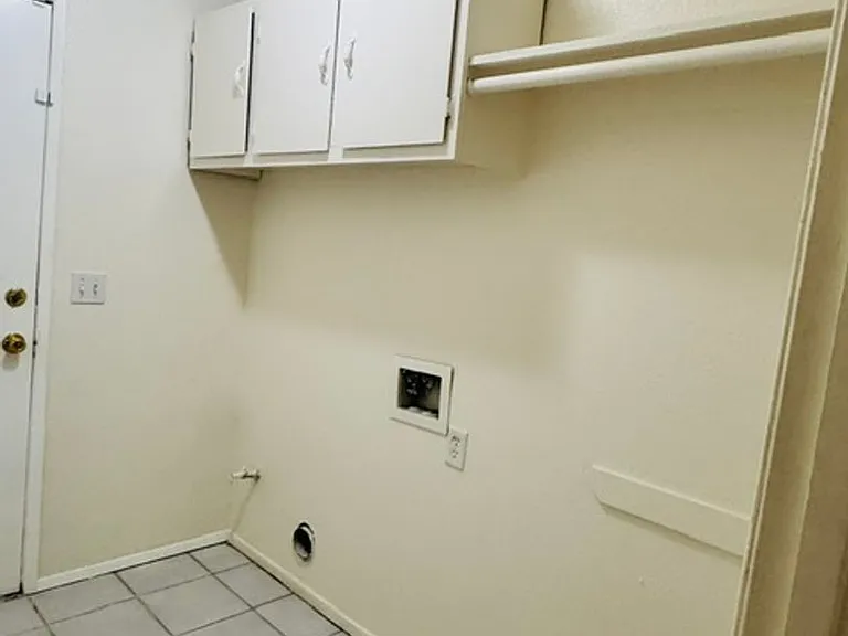 9004 Pine Ridge Way — Photo 14