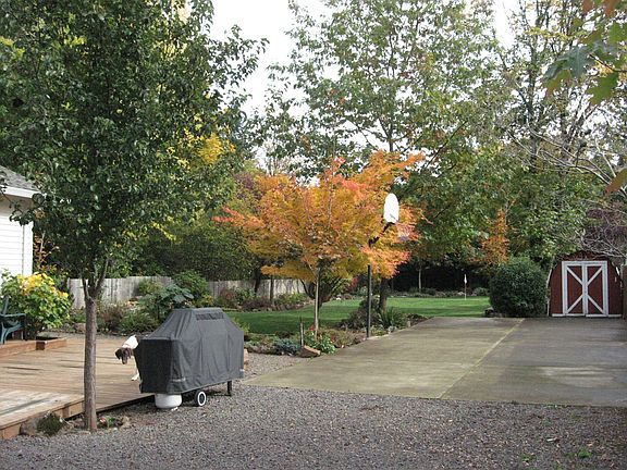 b-ball ct, deck rear side yard