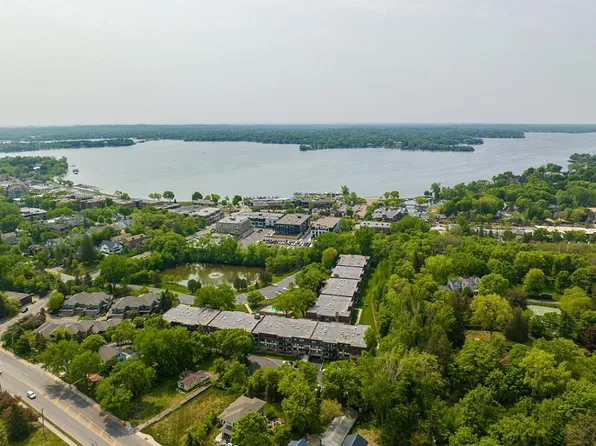 215 Barry Ave S APT 211, Wayzata, MN 55391