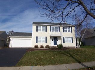 573 Madison Ln, Lindenhurst, IL 60046