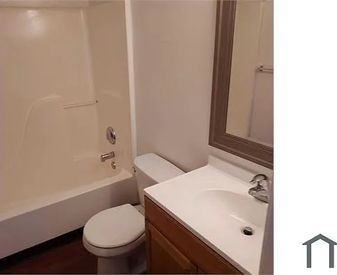 10724 Hathaway Ave — Photo 5
