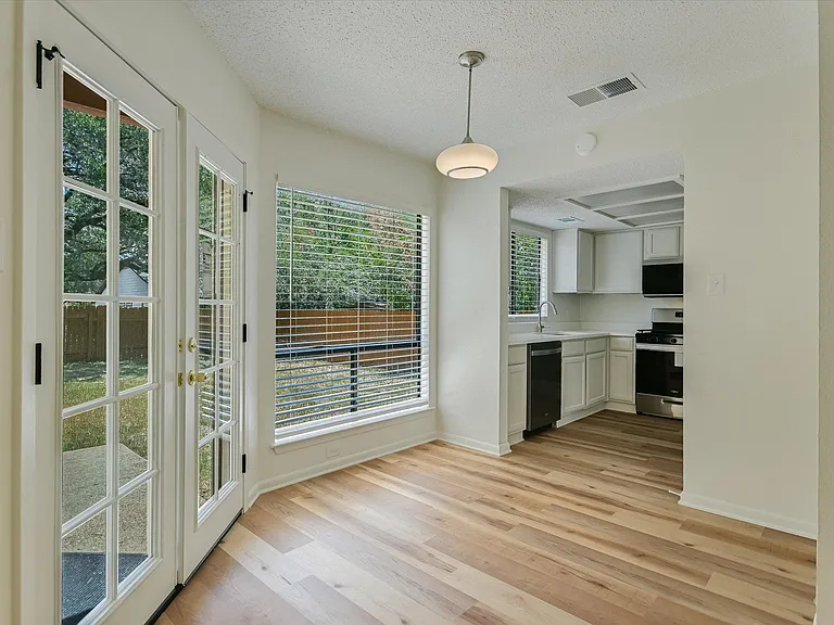 6103 Hill Forest Dr #B — Photo 4