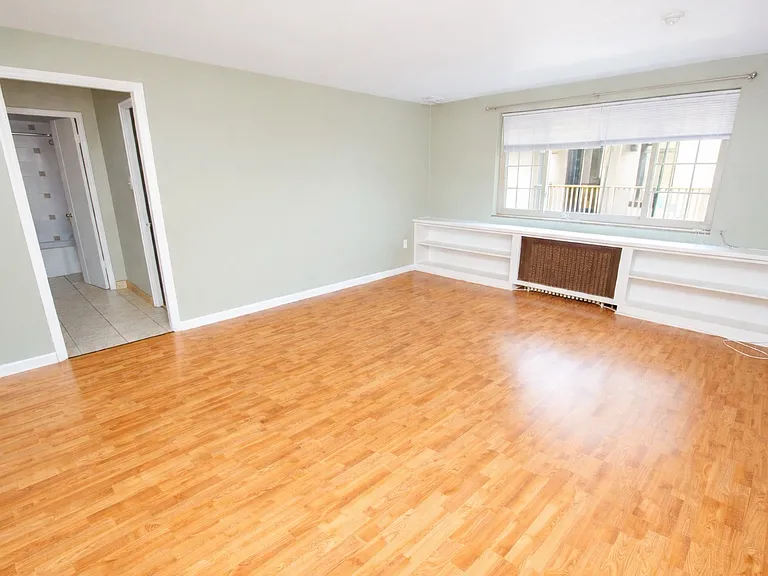 5939 5th Ave #12 — Photo 2