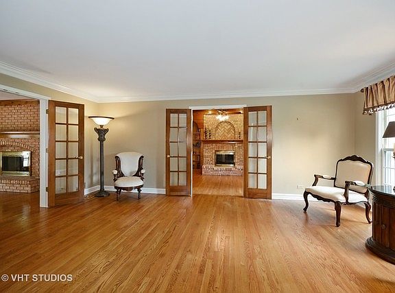 3rd image of 7N061 Canterbury Ct