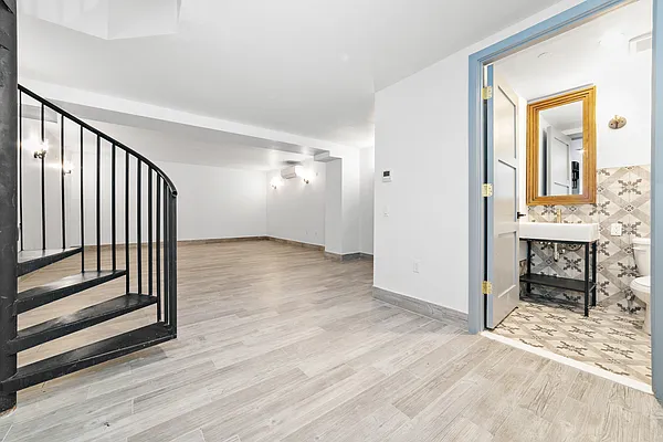 Rented by MNS | media 25