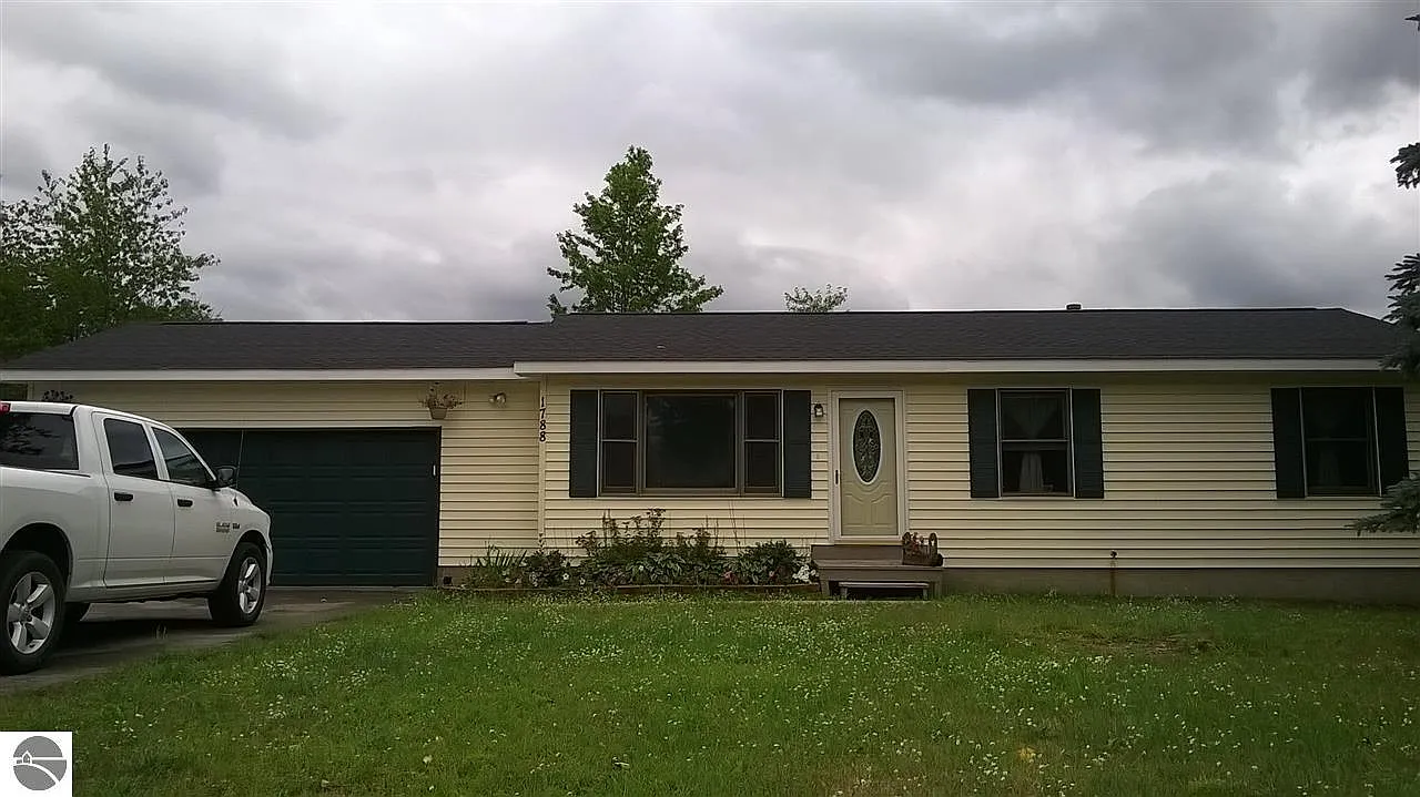 1788 Yellow Birch Ln photo 1