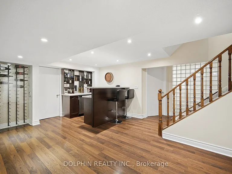 1090 Vanier Dr — Photo 31