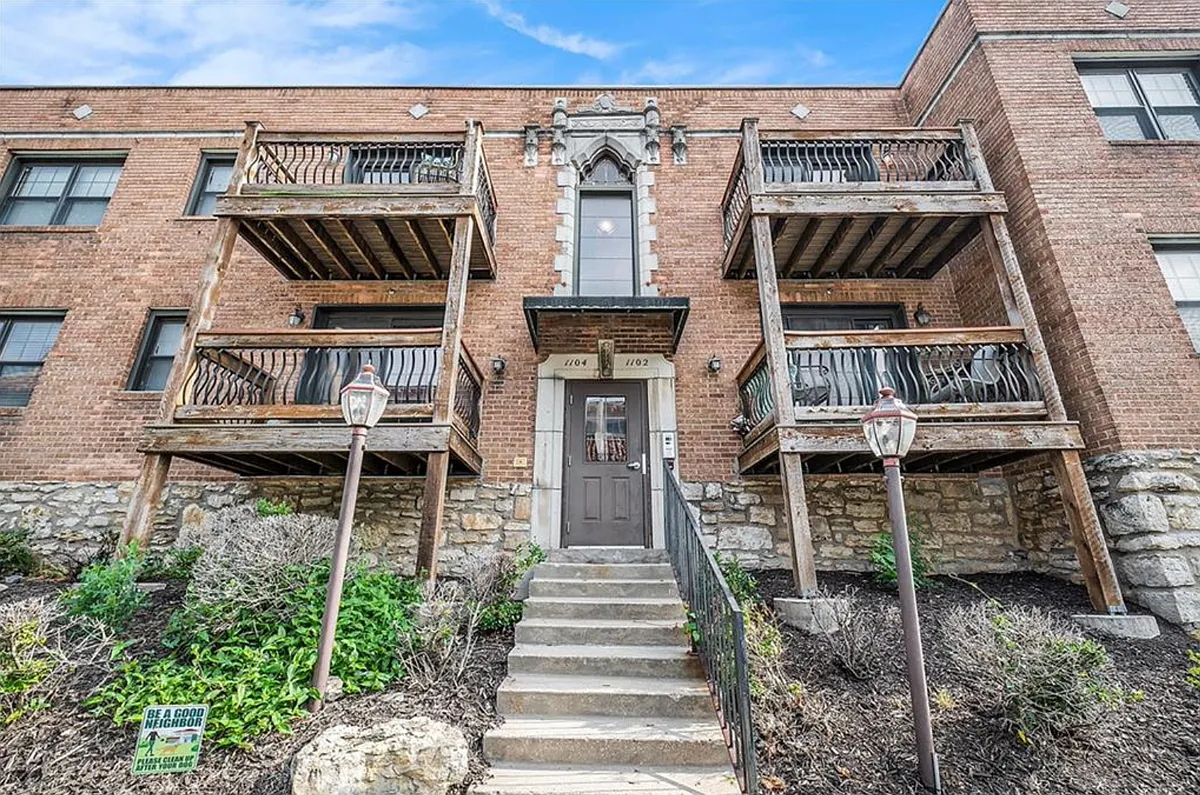 Building Photo - 1104 W 46th St #2