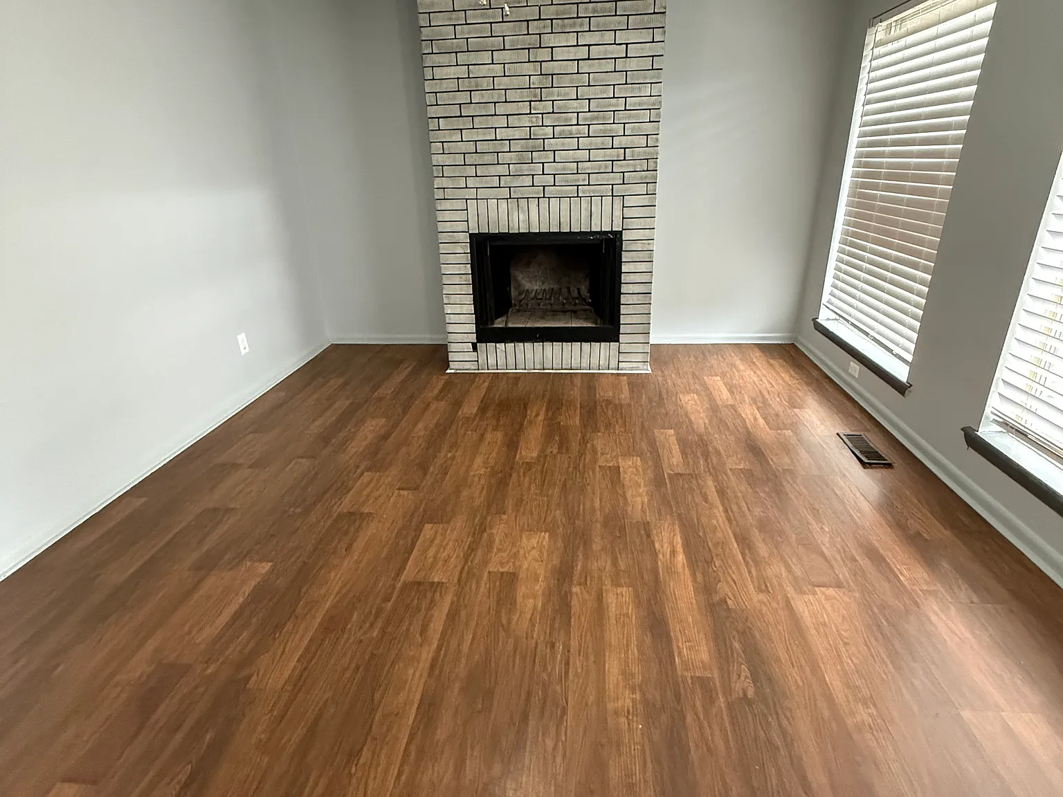 3 bed, 1.5 bath, 1350 sqft, $1,600 — Photo 3