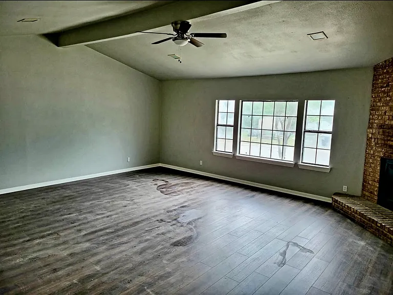 4400 Hodgkins Rd — Photo 9