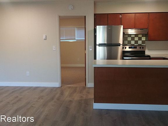 4th image of 1330 NE 26th Ave APT 1