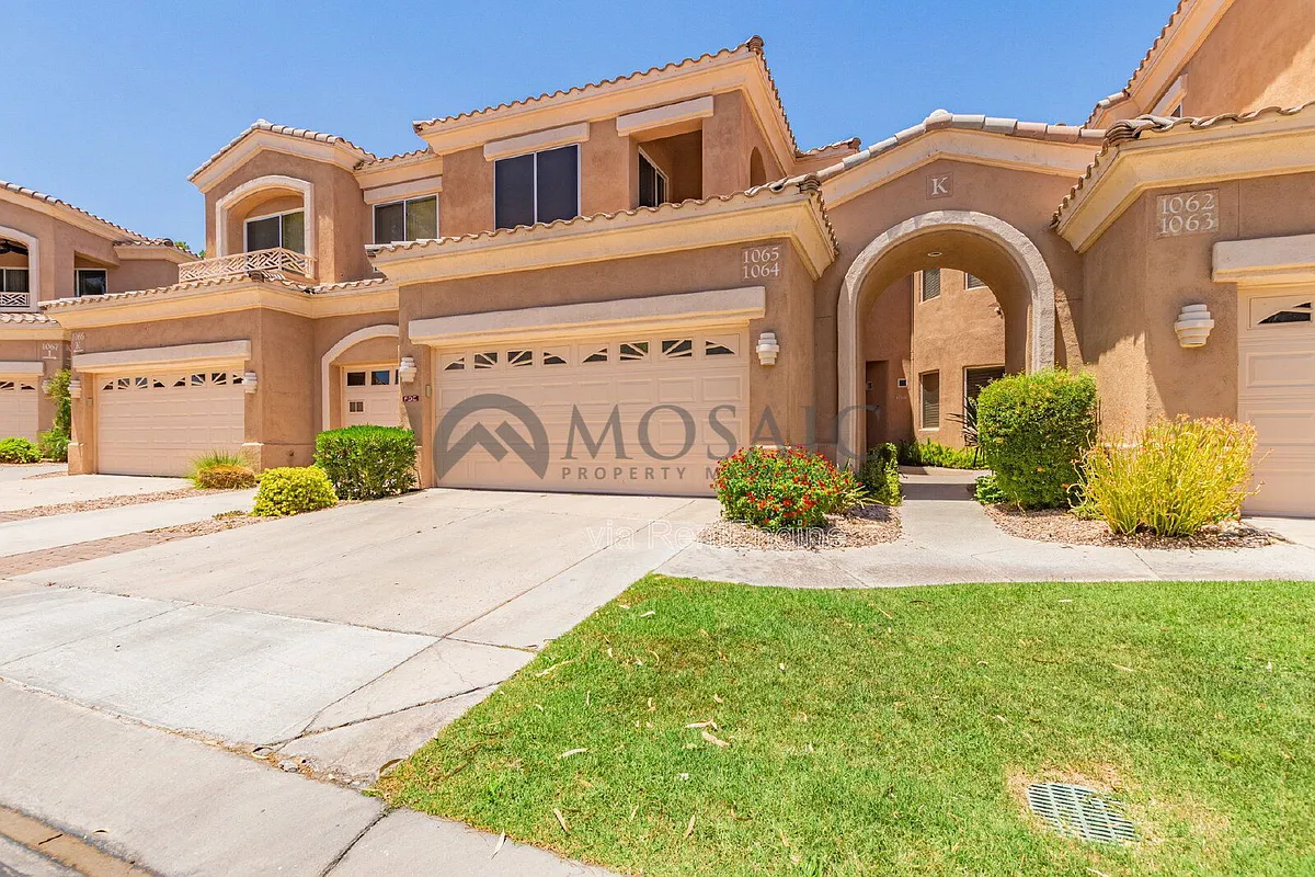 Building Photo - 3800 S Cantabria Cir #1065
