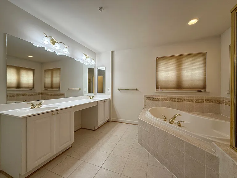 4415 Medallion Dr — Photo 32