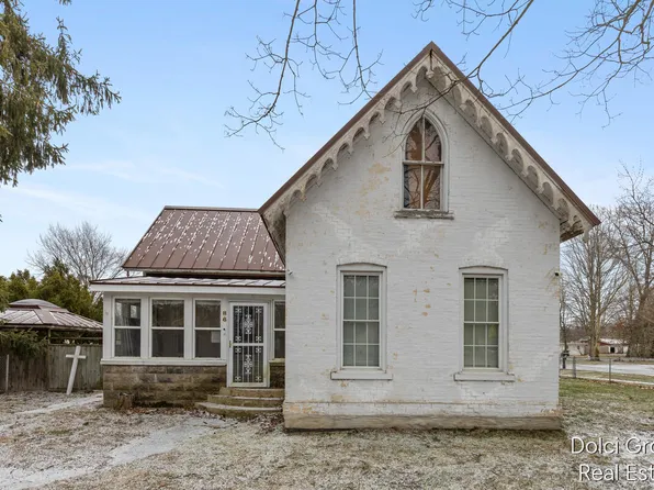 86 S Vosper St, Saranac, MI 48881