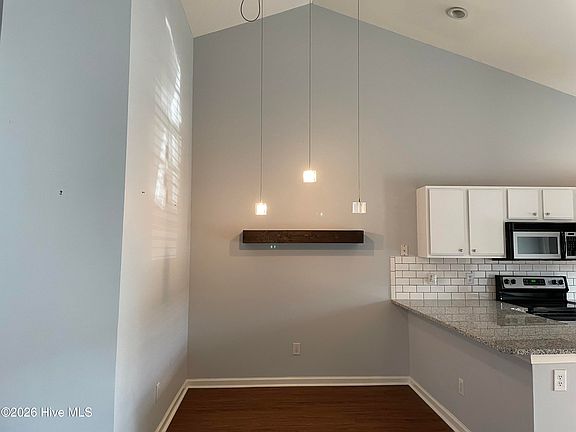 4th image of 221 Hibiscus Way #221