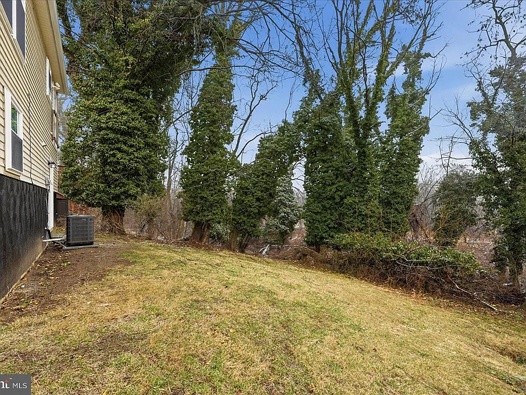 6915 Adel St — Photo 6