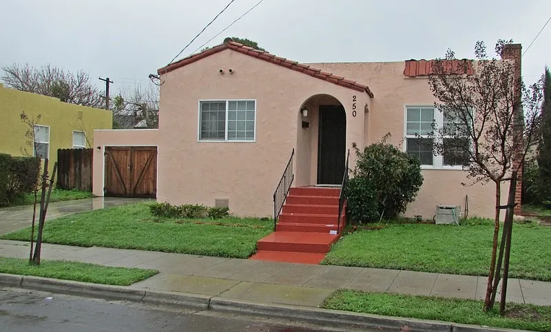250 E 15th St photo 1