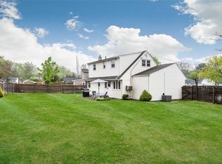 58 Oregon Ct, Syosset, NY 11791