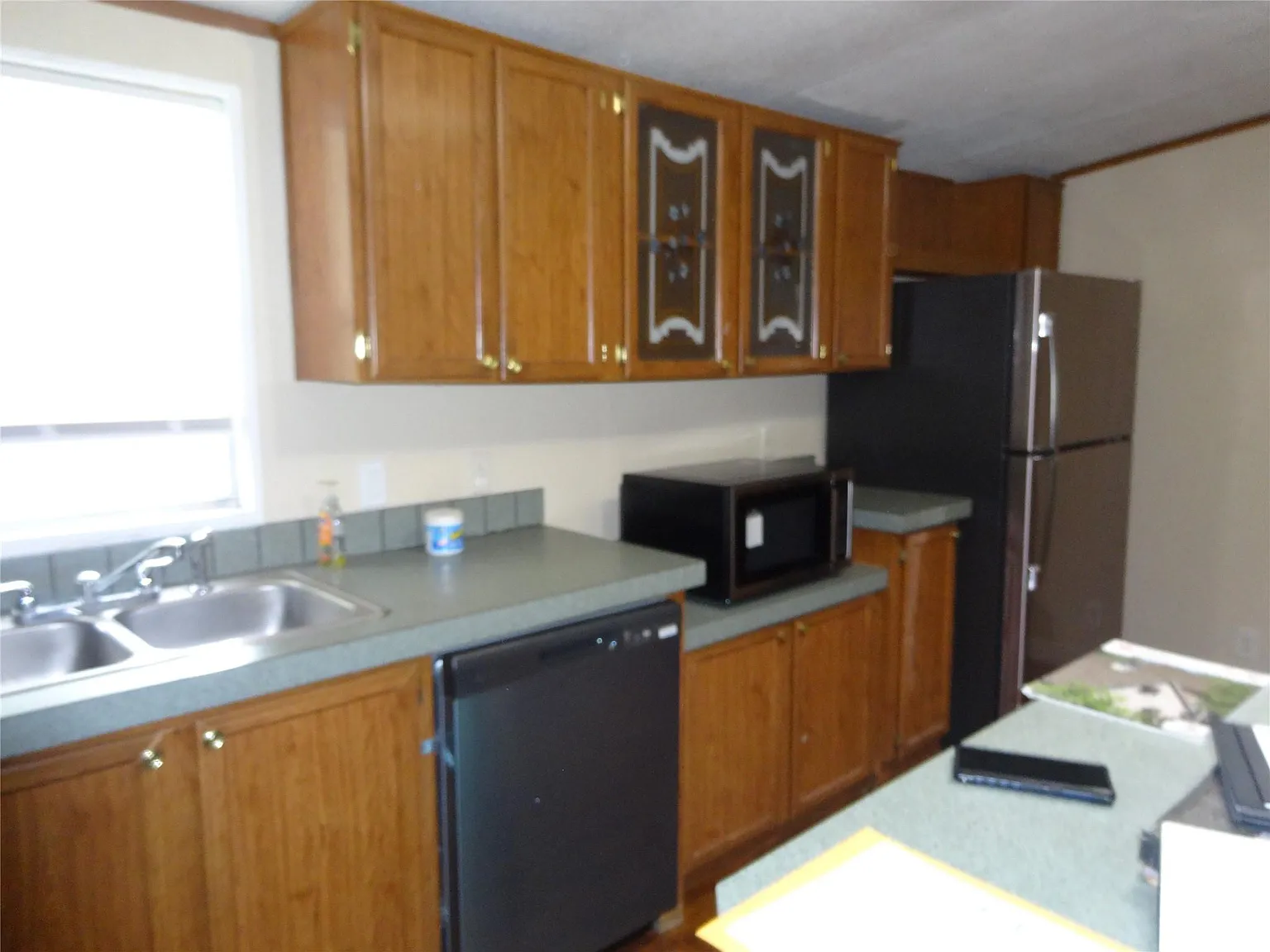 4 bed, 2.0 bath, 2128 sqft, $1,600 — Photo 3