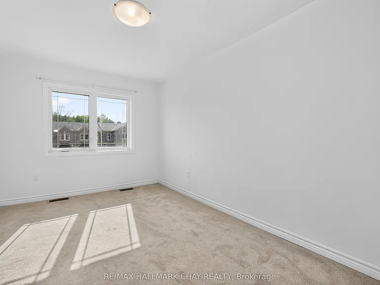 38 Milson Cres — Photo 40