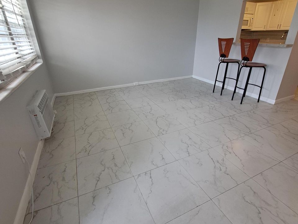 1st image of 374 Chatham S
