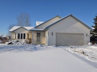 9037 Victoria Gdns N, Brooklyn Park, MN 55443