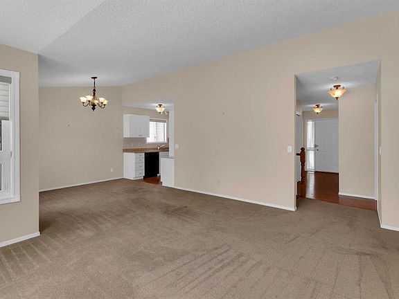 4th image of 114 Macewan Ridge Vlg NW