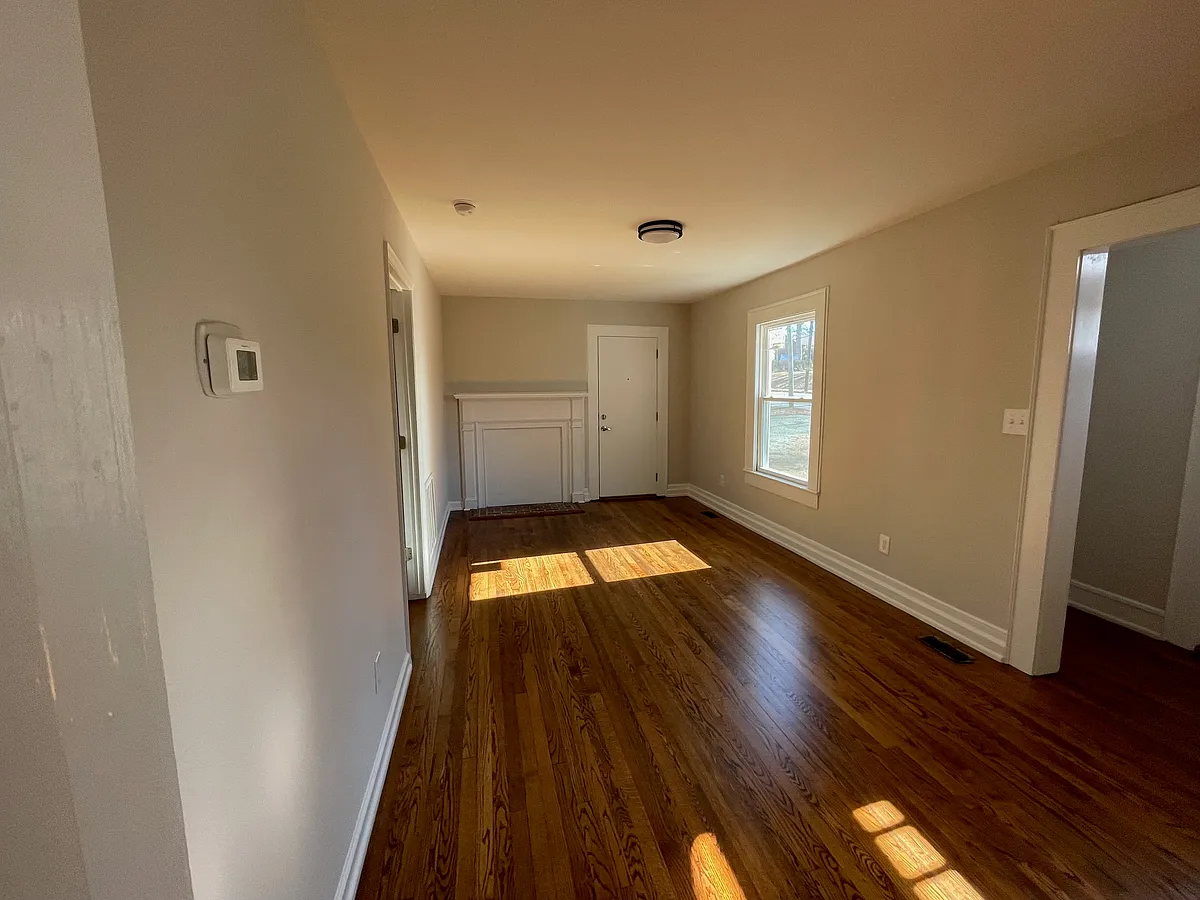 Building Photo - 1512 N Mebane St