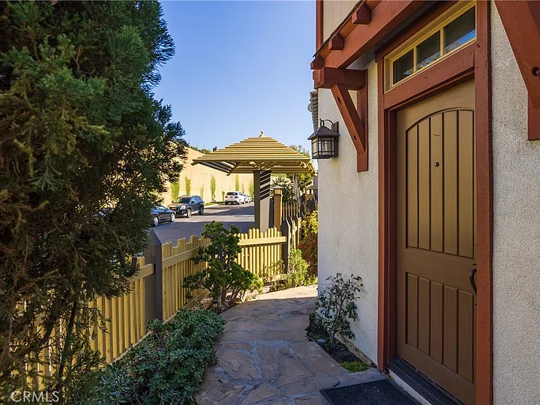 2500 Bungalow Pl — Photo 7