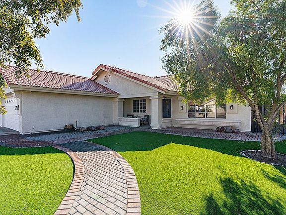 3rd image of 588 Larkspur Ln