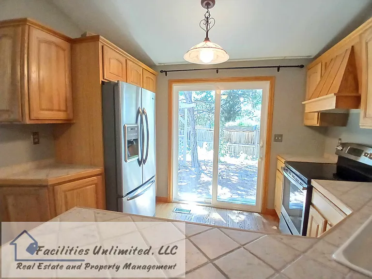 4515 Seaway Cir — Photo 7