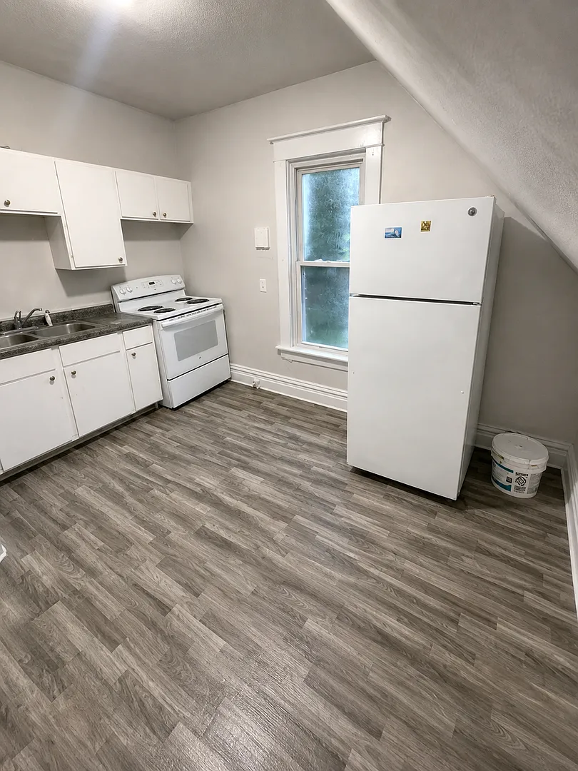 736 Lawndale — Photo 3
