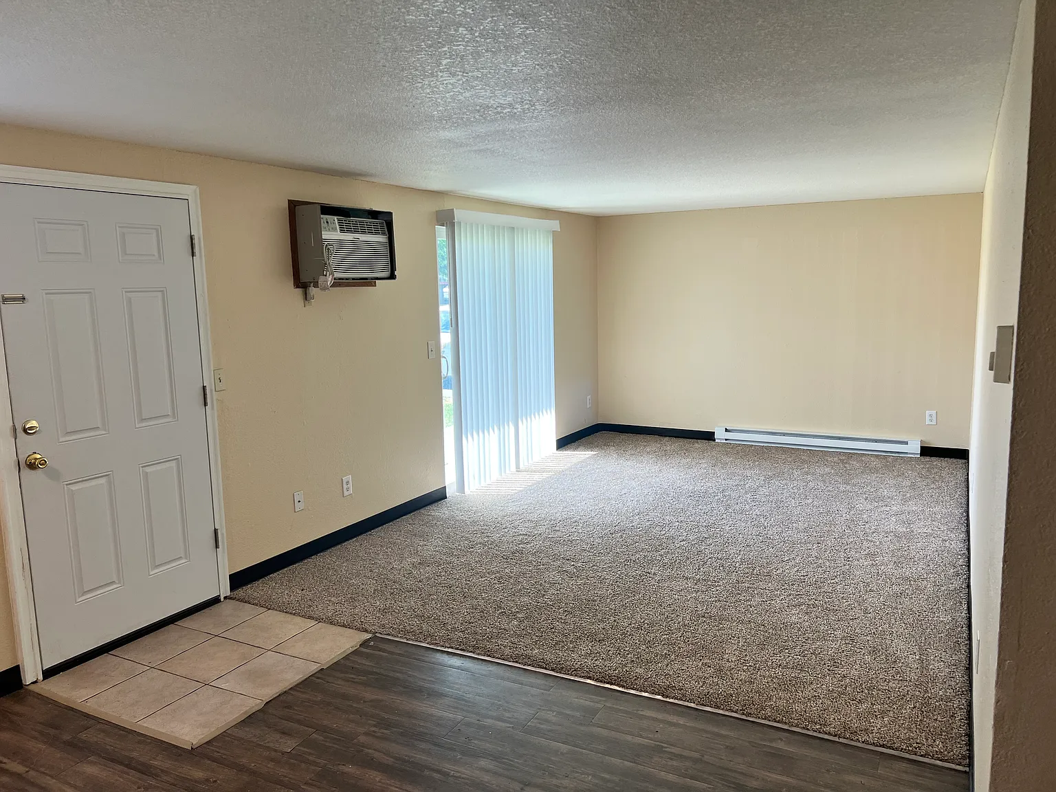 3 bed, 1.5 bath, $1,500 — Photo 2