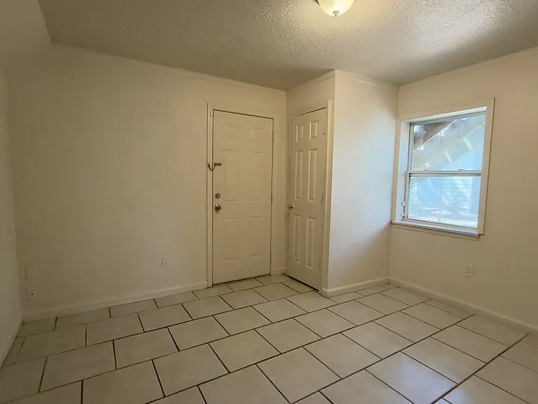 1570 McConihe St #B — Photo 8