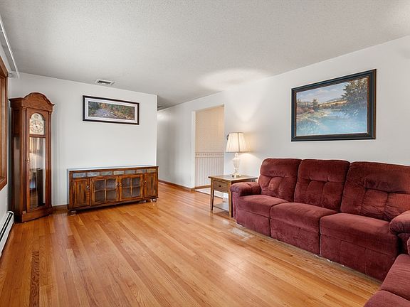 4th image of 200 Royal St