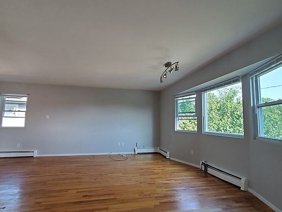 2nd image of 2173 Roosevelt Ave