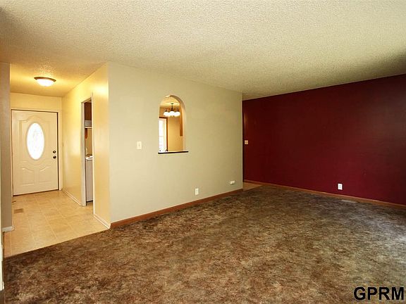3rd image of 910 Applewood Dr