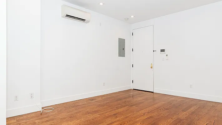 Rented by Nooklyn NYC LLC | media 19