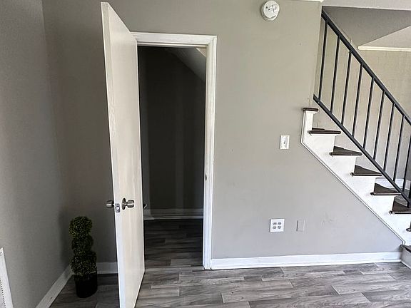 5th image of 1114 S Aspen St #109