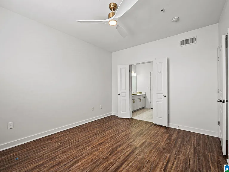 401 20th St #302 — Photo 19