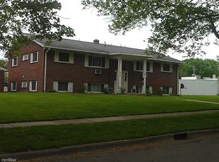 1606 Country Club Dr NE, Grand Rapids, MI 49505