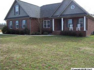 209 Berkshire Ln, Albertville, AL 35950