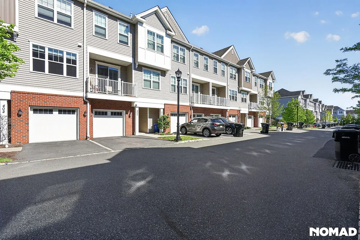 Building Photo - 404 Dickson Ct