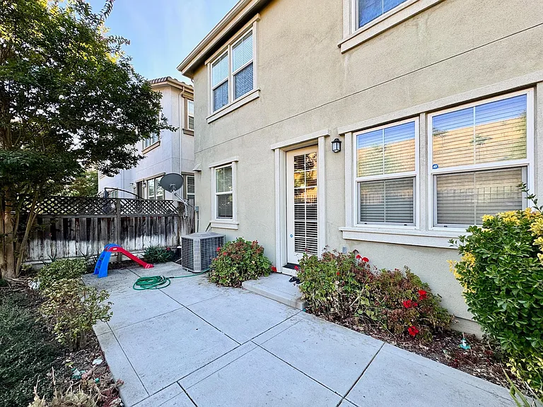 2455 Azevedo Ct — Photo 22